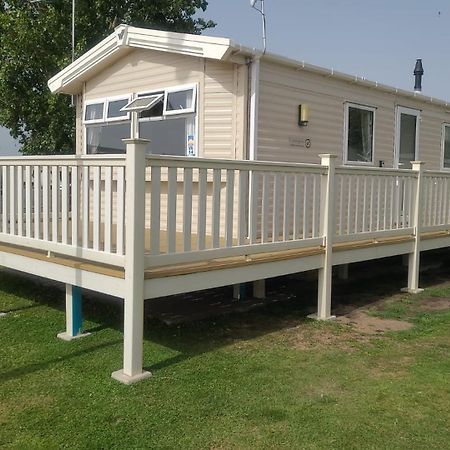 8 Bed Sun Decked Caravan Unlimited High Speed Wifi And Fun At Seawick Holiday Park Clacton-on-Sea Exterior photo