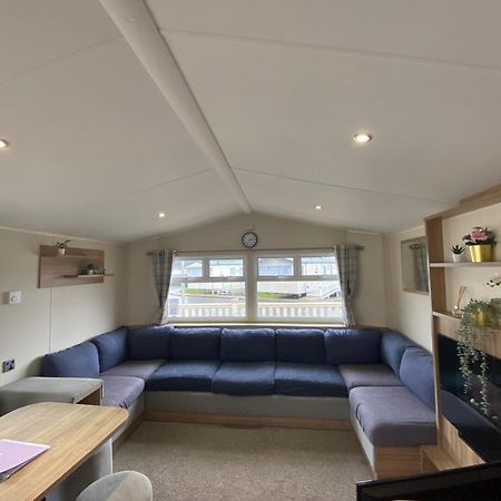 8 Bed Sun Decked Caravan Unlimited High Speed Wifi And Fun At Seawick Holiday Park Clacton-on-Sea Exterior photo