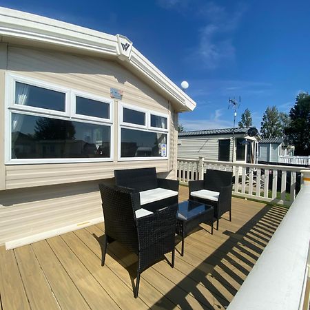 8 Bed Sun Decked Caravan Unlimited High Speed Wifi And Fun At Seawick Holiday Park Clacton-on-Sea Exterior photo