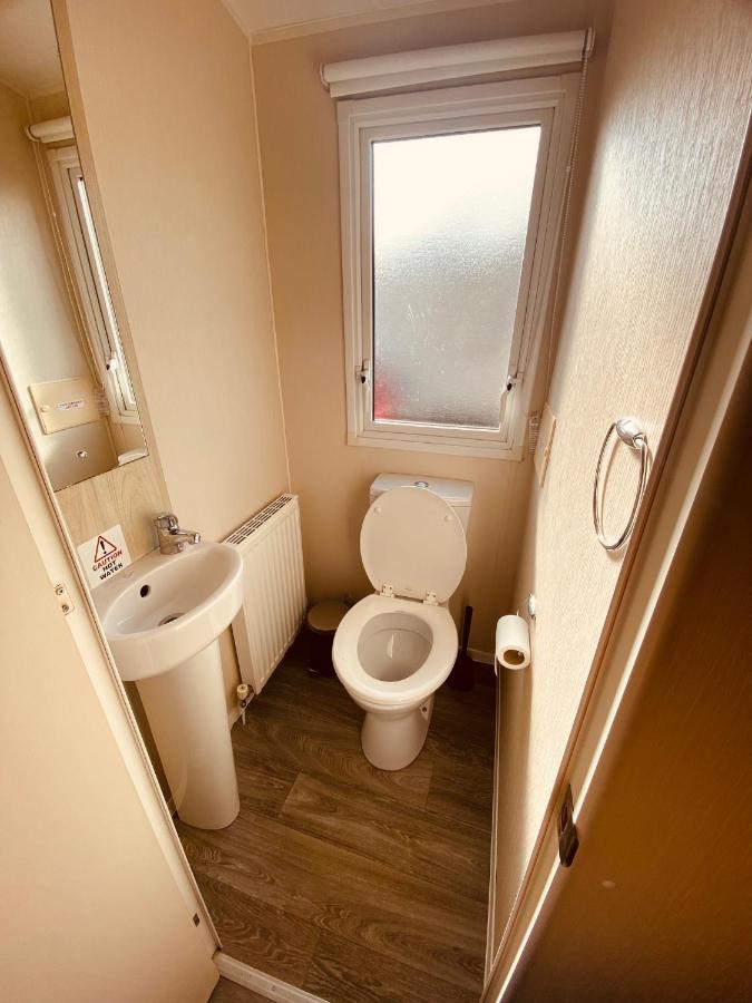 8 Bed Sun Decked Caravan Unlimited High Speed Wifi And Fun At Seawick Holiday Park Clacton-on-Sea Exterior photo