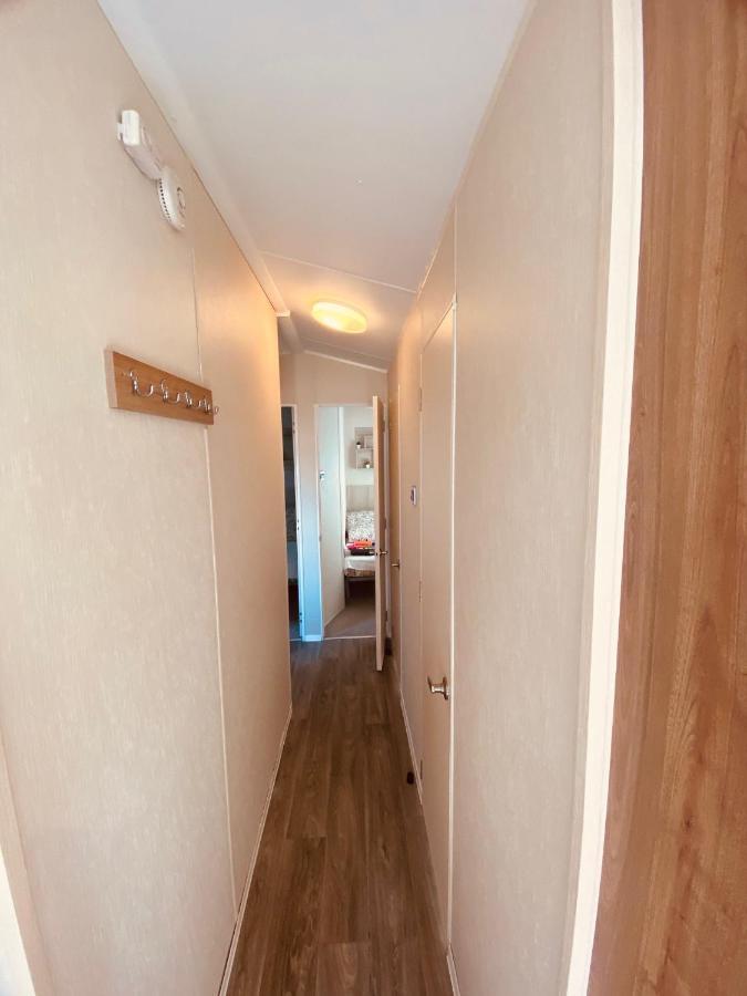 8 Bed Sun Decked Caravan Unlimited High Speed Wifi And Fun At Seawick Holiday Park Clacton-on-Sea Exterior photo