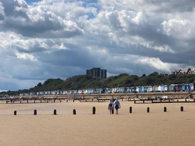 8 Bed Sun Decked Caravan Unlimited High Speed Wifi And Fun At Seawick Holiday Park Clacton-on-Sea Exterior photo
