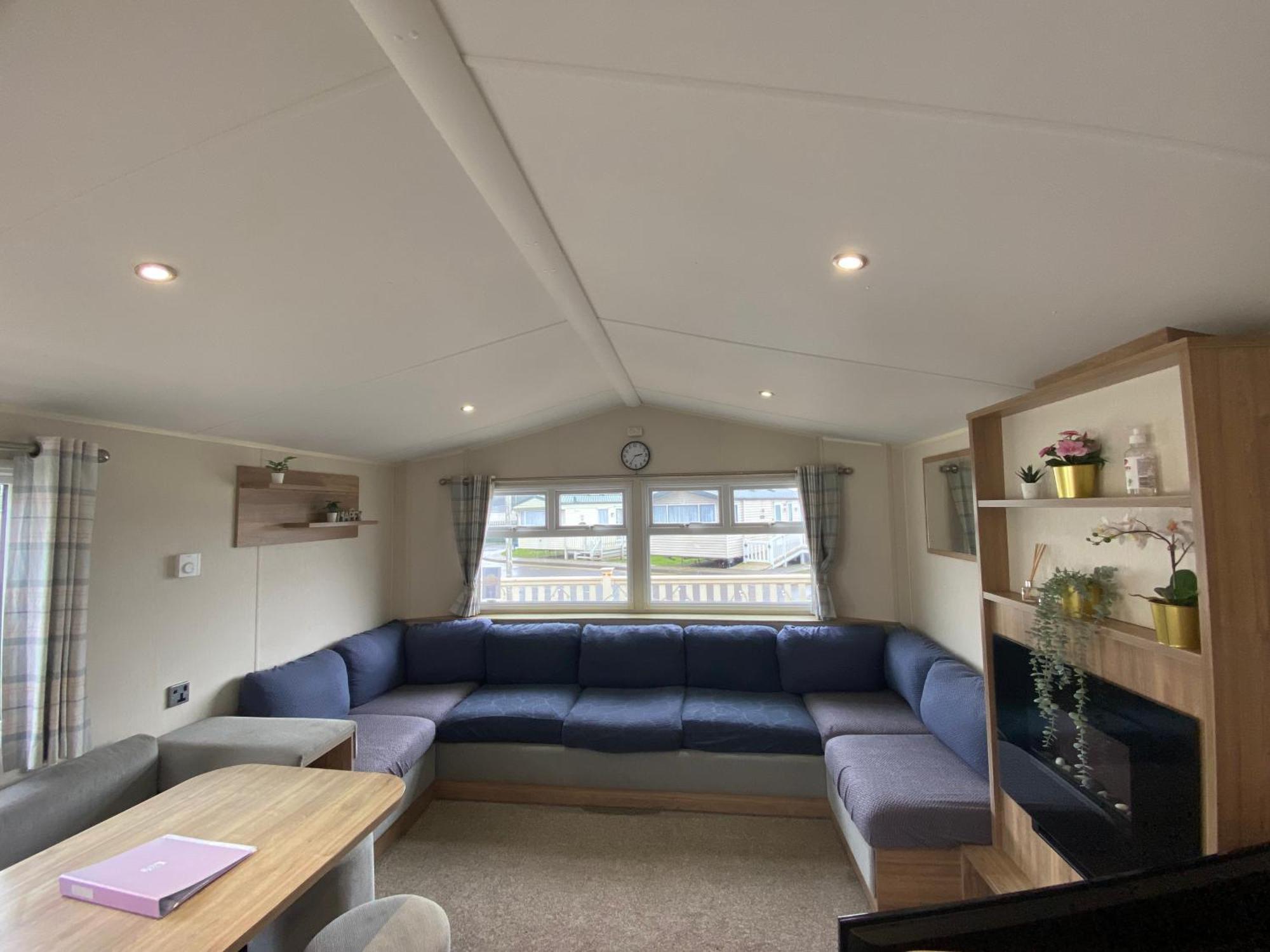 8 Bed Sun Decked Caravan Unlimited High Speed Wifi And Fun At Seawick Holiday Park Clacton-on-Sea Exterior photo