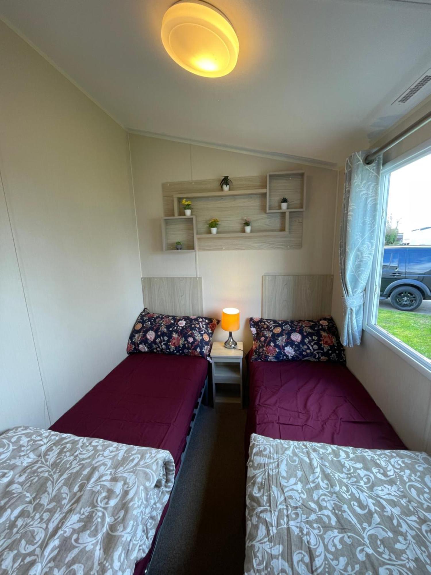 8 Bed Sun Decked Caravan Unlimited High Speed Wifi And Fun At Seawick Holiday Park Clacton-on-Sea Exterior photo